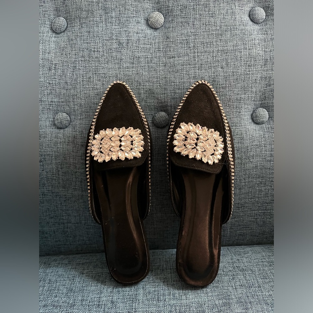 Women’s Special Occasion black velvet shoes w/sparkle diamond like accents 5.5